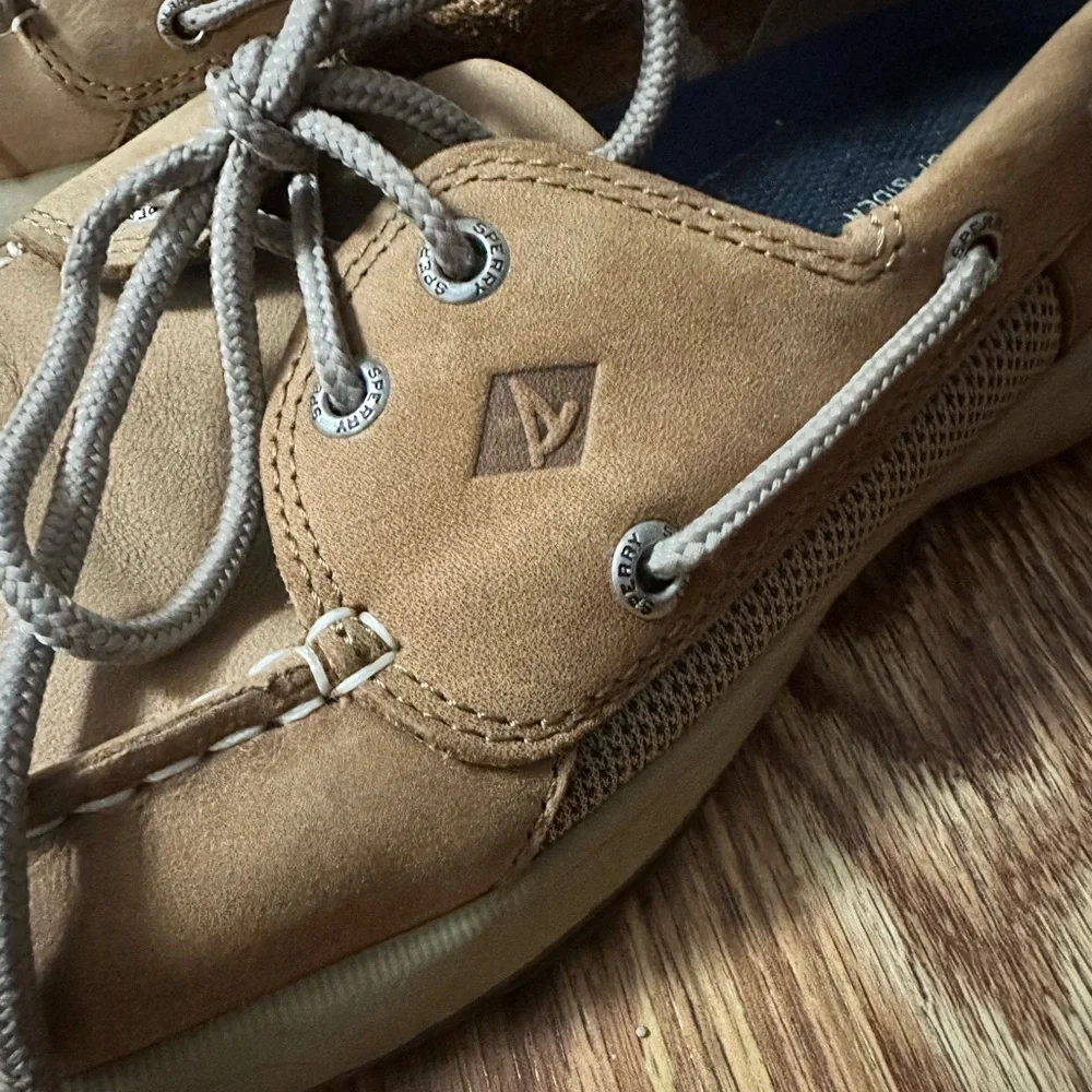Sperry excellent see